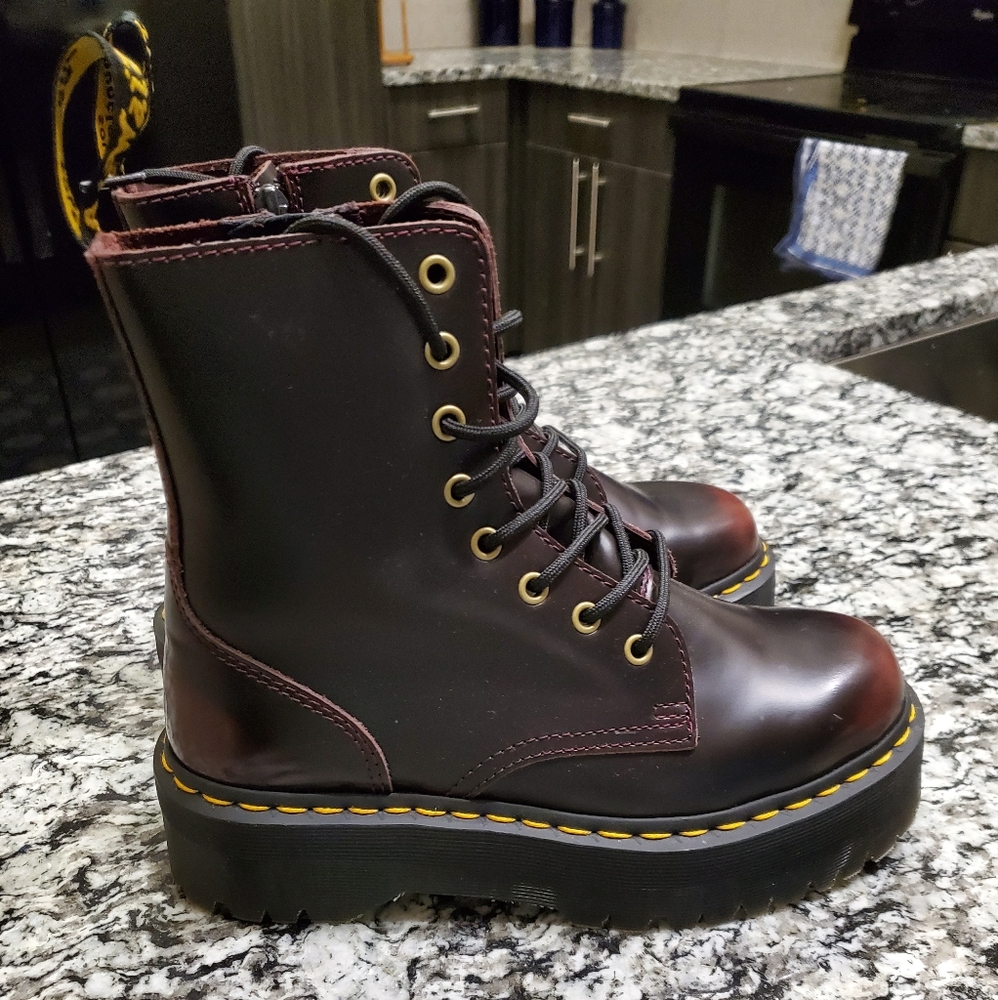 Dr. Martens Cherry Arcadia Jadon